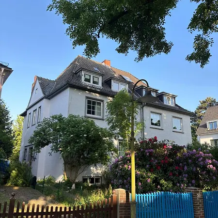 Ganze Mit Garten * Bréma